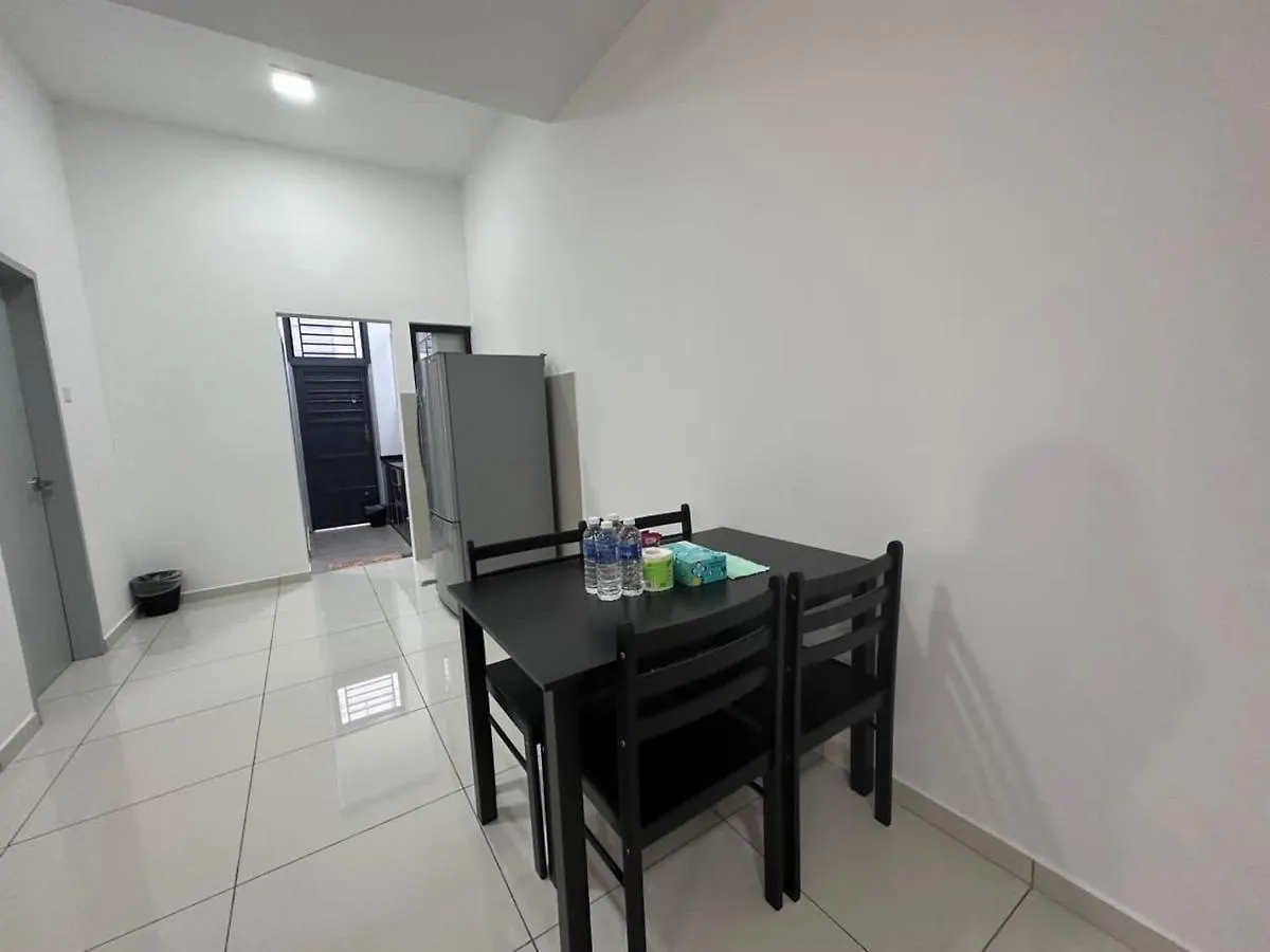 Holiday home 46 Crest Near Yi Jia Helixuan New Cathay Long Sing Mount Austin Restaurant Villa Johor Bahru
