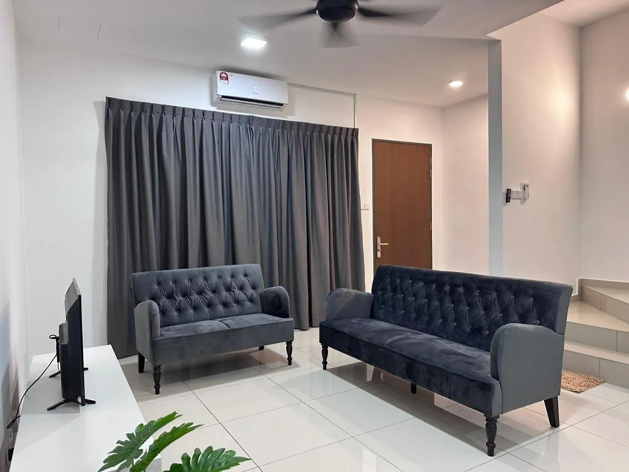 46 Crest Near Yi Jia Helixuan New Cathay Long Sing Mount Austin Restaurant Villa Johor Bahru 0*,  Malaysia